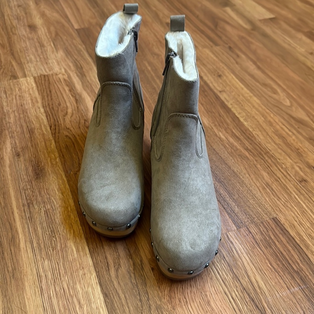 Light gray beautiful round toe fabric upper faux fur lining and faux fur sock